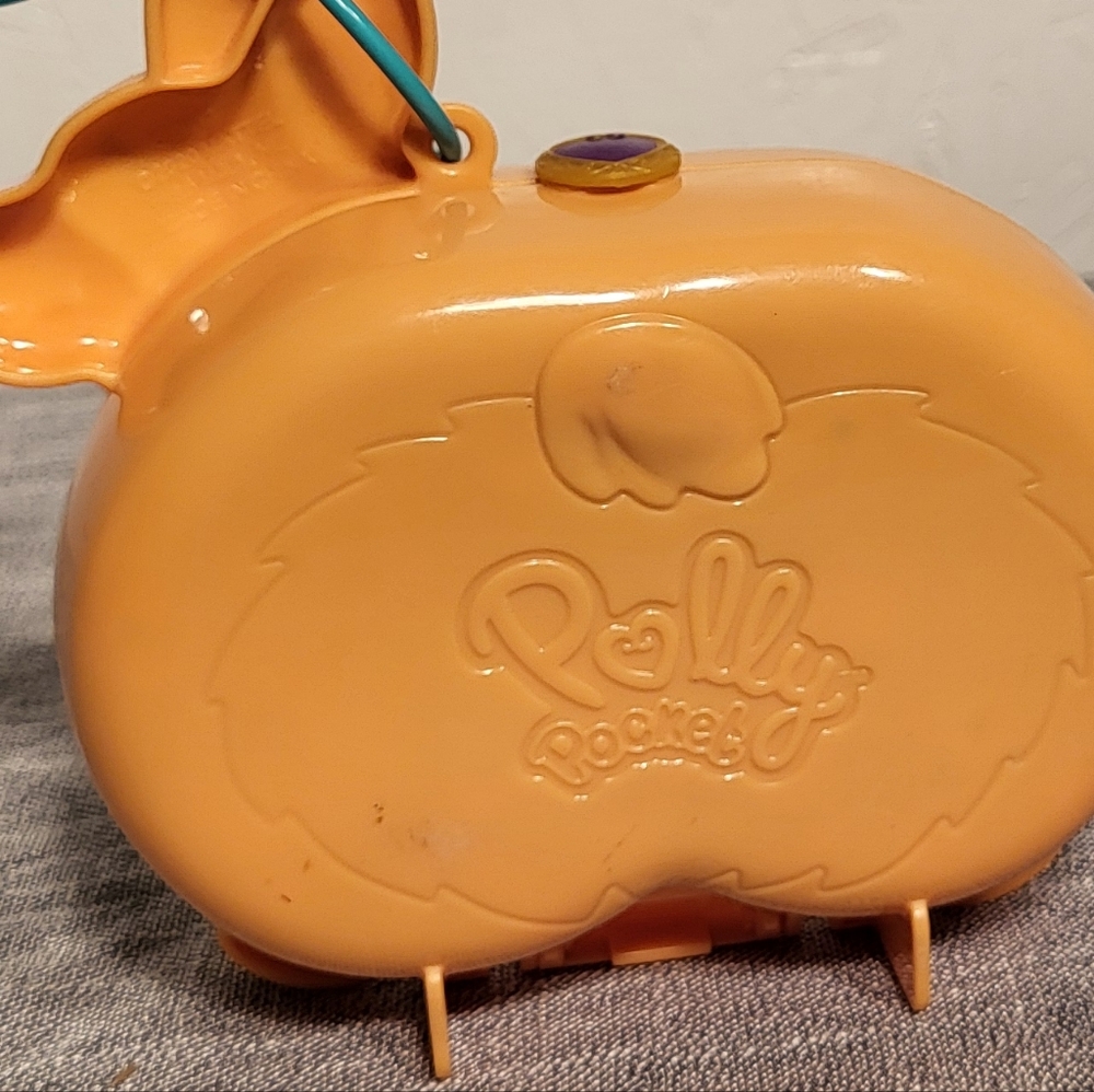 Polly Pocket Corgi Cuddles Compact 2 Figures Orange 2020 Mattel
